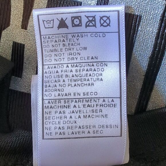 NEW Raiders NFL Jersey Women's Black Silver Short Sleeve VNeck - Picture 5 of 7